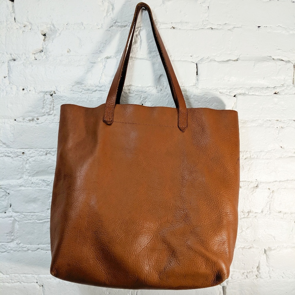 Madewell Transport Tote in Color English Saddle